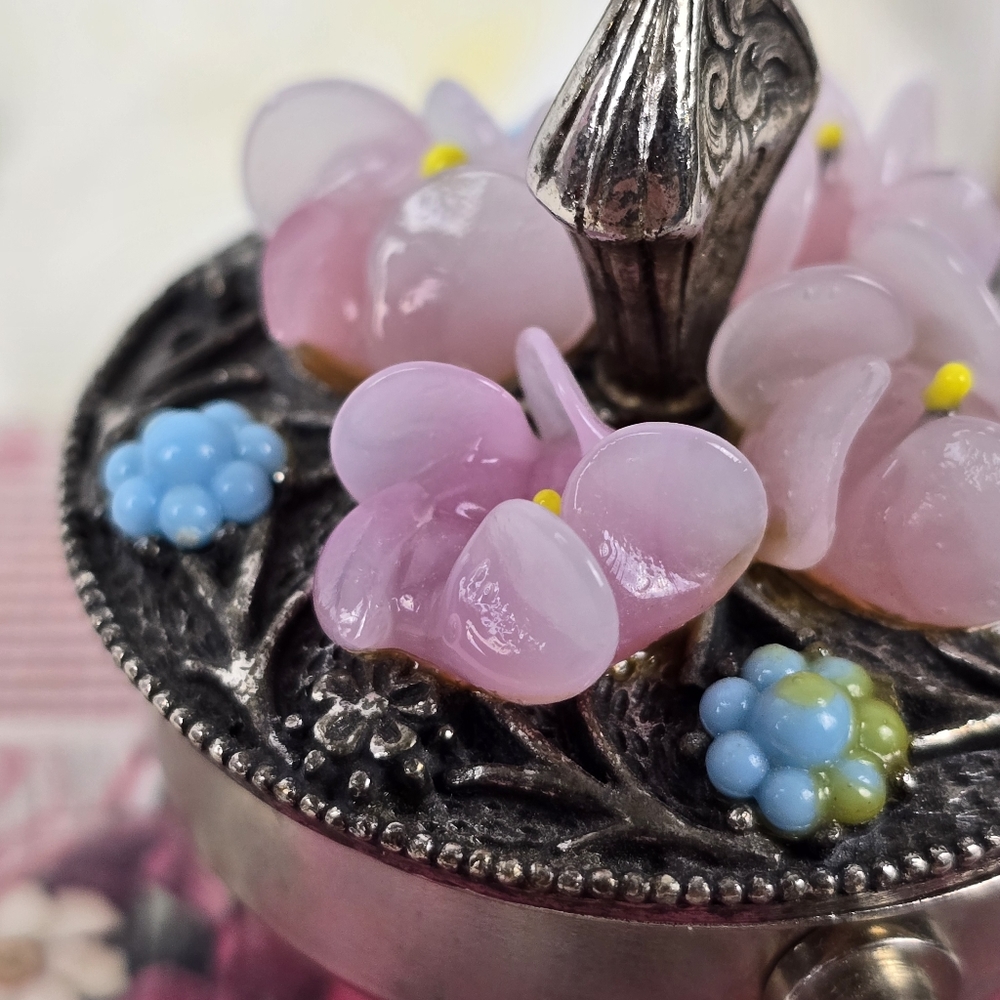 Vintage Mini Trinket Box in the Shape of a Pan - Picture 6 of 15